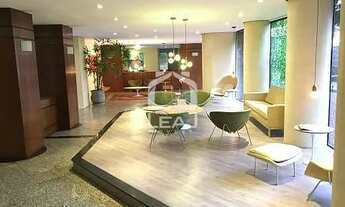 Imagem 2: Apartamento mobiliado de 57m² com uma suíte e 1 vaga de garagem para locação, por R$ 1.4