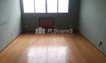 Imagem: Apartamento com dois quartos e vaga, Rua