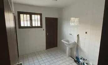 Imagem 4: Casa em Vilas do Atlântico para aluguel com 270 metros m² com 6 quartos sendo 4 suítes