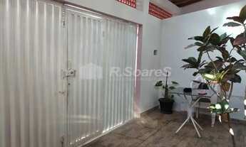 Imagem 3: Casa com dois quartos sendo um suíte, em Magalhães Bastos, rua Nordestina