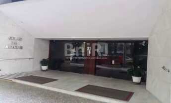 Imagem: 3 quartos com 2 vagas, no miolo do bairro!