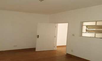 Imagem 2: 02 quartos, sala, cozinha, quintal e WC