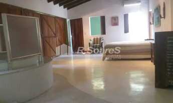 Imagem 2: Casa em Cosme Velho com seis quartos sendo três suítes