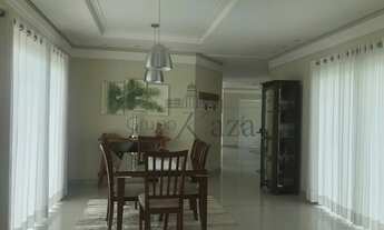 Imagem 7: Casa de condomínio sobrado para aluguel e venda possui 400 metros quadrados com 3 quartos