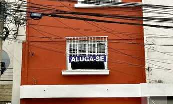 Imagem: Casa comercial de 3 andares, com recepção