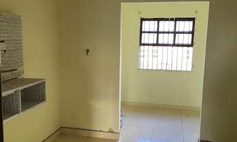 Imagem 2: Alugo casa sobrado pequena frente para a Rv Amaral Peixoto km 131