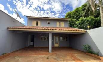 Imagem 3: Imóveis, com uma casa, um sobrado e uma kitnet