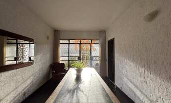 Imagem 2: Casa à Venda Lote Inteiro com Amplo Espaço e Conforto