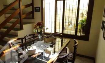 Imagem 2: Casa com 3 pavimentos em condomínio pequeno (5 casas), parte alta do bairro