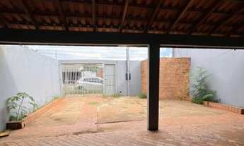 Imagem 4: Imóveis, com uma casa, um sobrado e uma kitnet