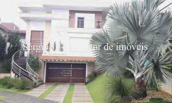 Imagem: Sobrado de alto padrão em condomínio fechado