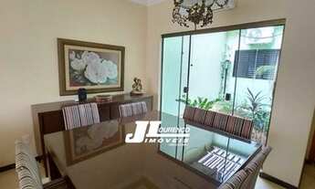 Imagem 6: Casa para venda tem 170 metros quadrados com 4 quartos