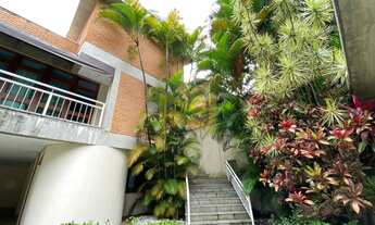 Imagem: Sobrado com 4 suítes, 7 vagas, 550 m²