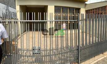 Imagem: Casa com 03 dormitórios, quintal amplo