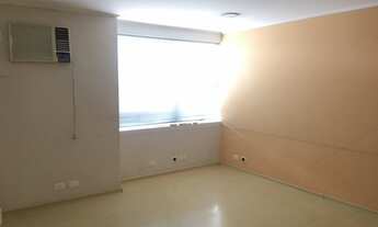 Imagem 6: Comercial bem localizado na Faria Lima, ambientes claros, com iluminação e A.C