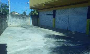 Imagem 4: Duas lojas, estrutura para construção de casa acima das lojas e amplo terreno nos fundos