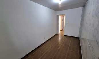 Imagem 3: Apartamento térreo tipo casa, composto de sala e dois quartos, com piso frio