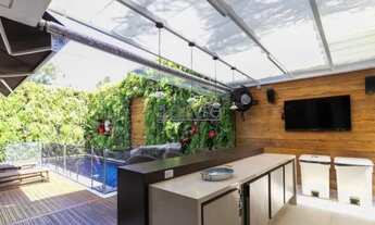 Imagem 3: Casa de condomínio reformada com piscina privativa e espaço gourmet