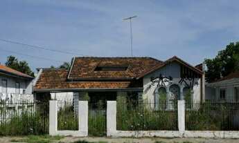 Imagem: Cuidador de casa abandonada