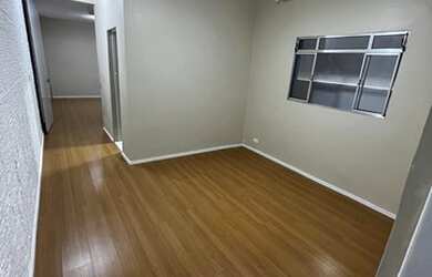 Imagem 2: Casa para locação aluguel Quarto, Sala, Banheiro e Cozinha planejada. Quintal individual