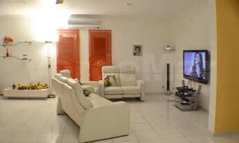 Imagem 6: Residência frente praça no condomínio Jardim Acapulco