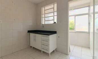 Imagem 3: Acheimob oferta um espaçoso e ensolarado apartamento que possui 2 dormitórios sendo 1 suit