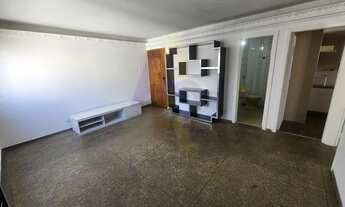 Imagem 3: Apartamento arejado em andar alto com sala espaçosa em prédio com piscina no Jardim Paulis