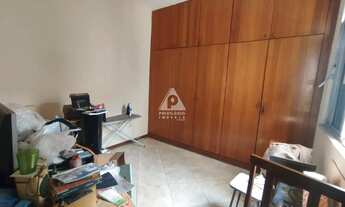 Imagem 5: 2 quartos com armários embutidos, vaga na garagem e cozinha planejada com adega