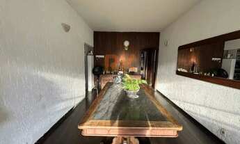 Imagem 4: Casa à Venda Lote Inteiro com Amplo Espaço e Conforto