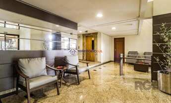 Imagem 4: Apartamento de três quartos, suíte e duas vagas de garagem no bairro Mont Serrat em Porto