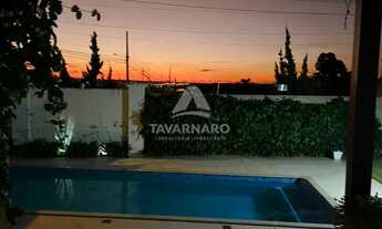 Imagem 7: Sobrado de Luxo com Piscina e Jardim