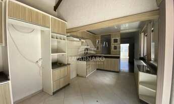 Imagem 5: Ampla Casa de 4 Dormitórios com Churrasqueira e Quintal!