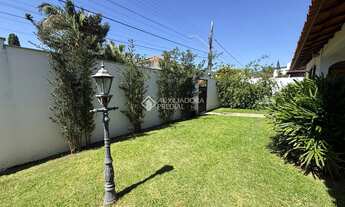 Imagem 5: Casa no Córrego Grande com terreno amplo, piscina aquecida e excelente padrão construtivo