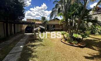 Imagem 2: Casa a venda no Setor Vila Nova - com 542 metros de terreno - 4 quartos - Na Avenida A