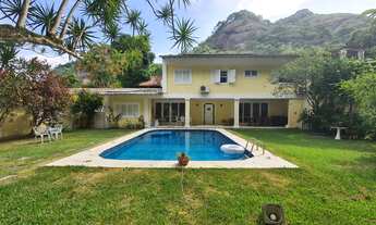 Imagem 3: Casa com piscina e quintal no Itanhangá