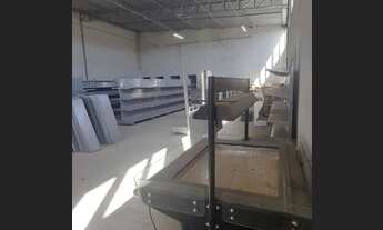 Imagem 5: Galpão com mobiliário para supermercado