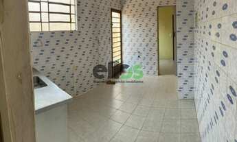 Imagem 3: Casa com 03 dormitórios, quintal amplo e pequeno terraço, 180m² à venda por R$250.000,00