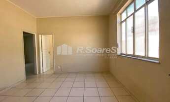 Imagem 2: Apartamento de dois quartos na rua das Dálias em Vila Valqueire