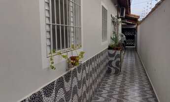 Imagem 2: Casa para venda possui 60 metros quadrados com 2 quartos em Jussara - Mongaguá - São Paulo