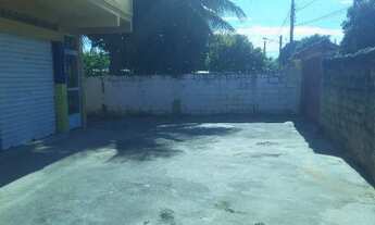 Imagem 6: Duas lojas, estrutura para construção de casa acima das lojas e amplo terreno nos fundos