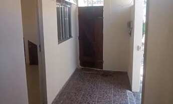 Imagem 4: Alugo Apto, Térreo, 2 Quartos, Sala, Cozinha Americana, Banheiro, Área de Serviço, Varanda