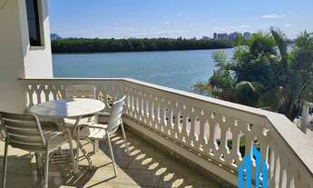 Imagem 5: Casa com 4 suítes a venda, no canal de Guarapari, numa área de 1.000m² com deck para emba