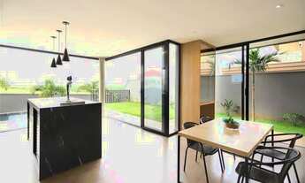 Imagem 6: Casa de condomínio para venda possui 346 metros quadrados com 4 quartos