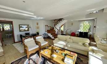 Imagem 4: Casa para venda com vista para montanhas