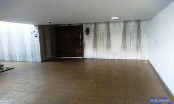 Imagem 4: METRO, ENTRADA LATERAL, EDICULA