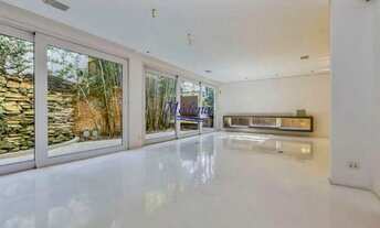 Imagem 2: Casa para Venda em São Paulo, Jardim Paulista, 3 dormitórios, 2 suítes, 5 banheiros, 2 vag