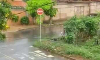 Imagem 6: Sobrado de dois pavimento mais um pequeno ponto comercial