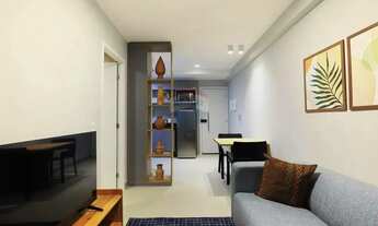 Imagem 5: Flat mobiliado, equipado e decorado com 32m quadrados. Sala de jantar, sala de TV, cozinha