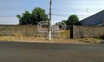 Imagem 2: Casa com 3 quartos e amplo quintal próximo ao Aeroporto