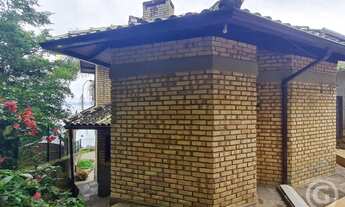 Imagem 7: Casa espaçosa e semimobiliada em Sambaqui, perfeita para famílias